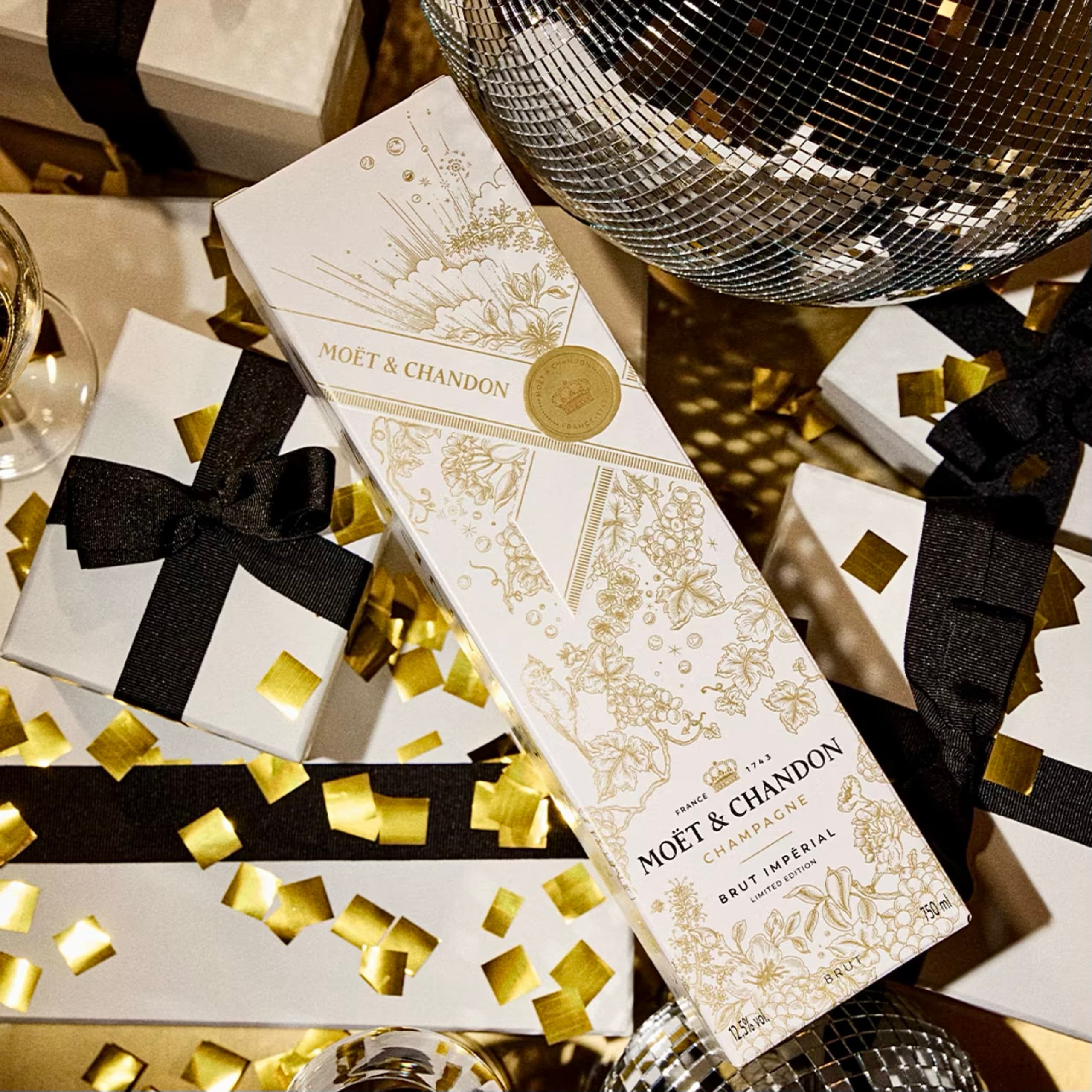Illustrated motif for the Moët Impérial giftbox — champagne packaging illustration in monochrome line in gold foil