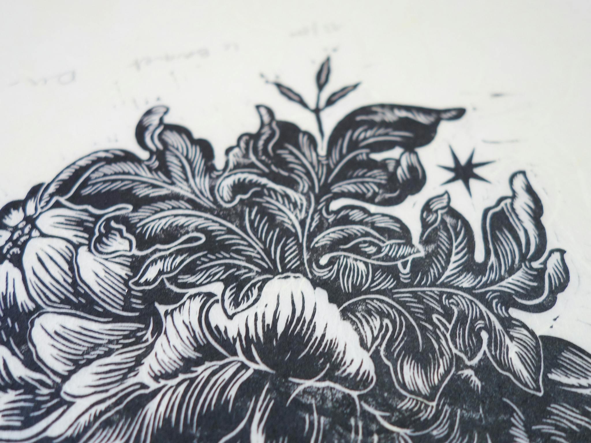 Zoom on leaves in Le bouquet lino print